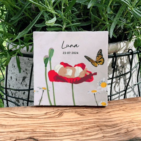 Baby op bloem variant 2